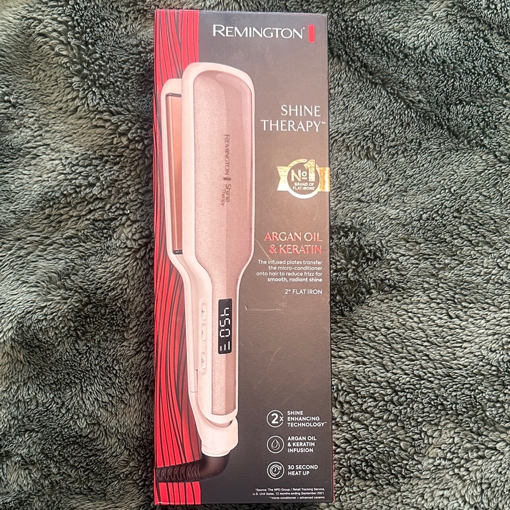 Remington Rose Gold and White Shine Therapy Flat Iron